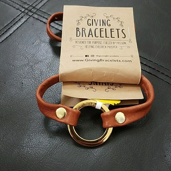 Leather and Gold Tone Disk Bracelet NWOT - Picture 2 of 4